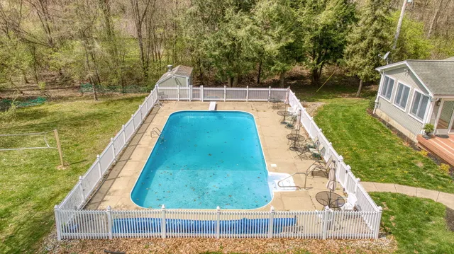 $639,999 | 5427 Vrooman Road, Jackson, MI 49201