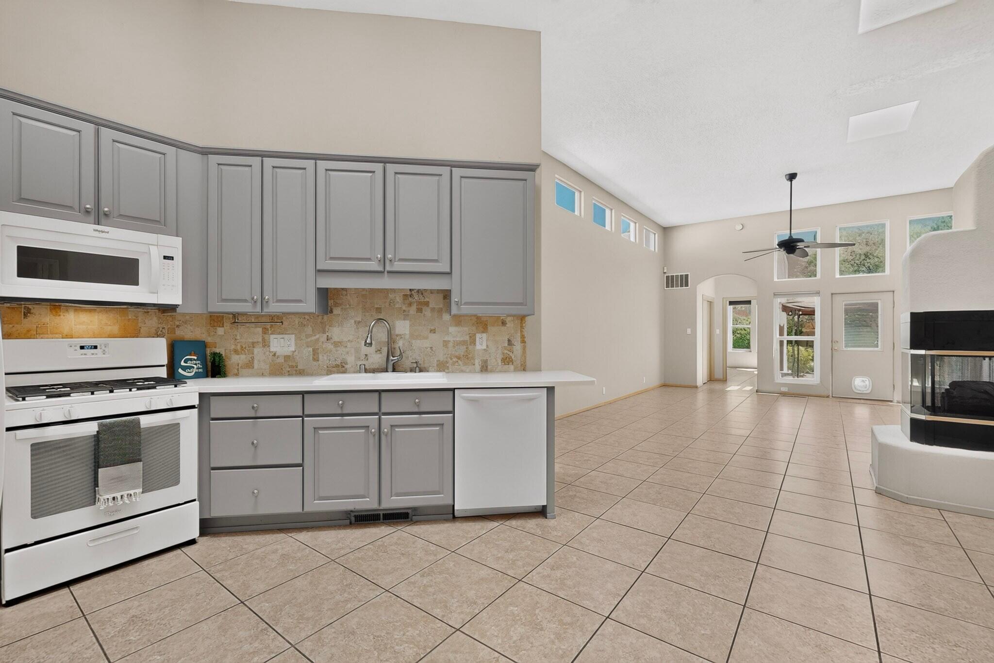 6412 Chaco Ridge Place Northeast Albuquerque, NM 87111 - Photo 15 of 48 Gallery Image 15