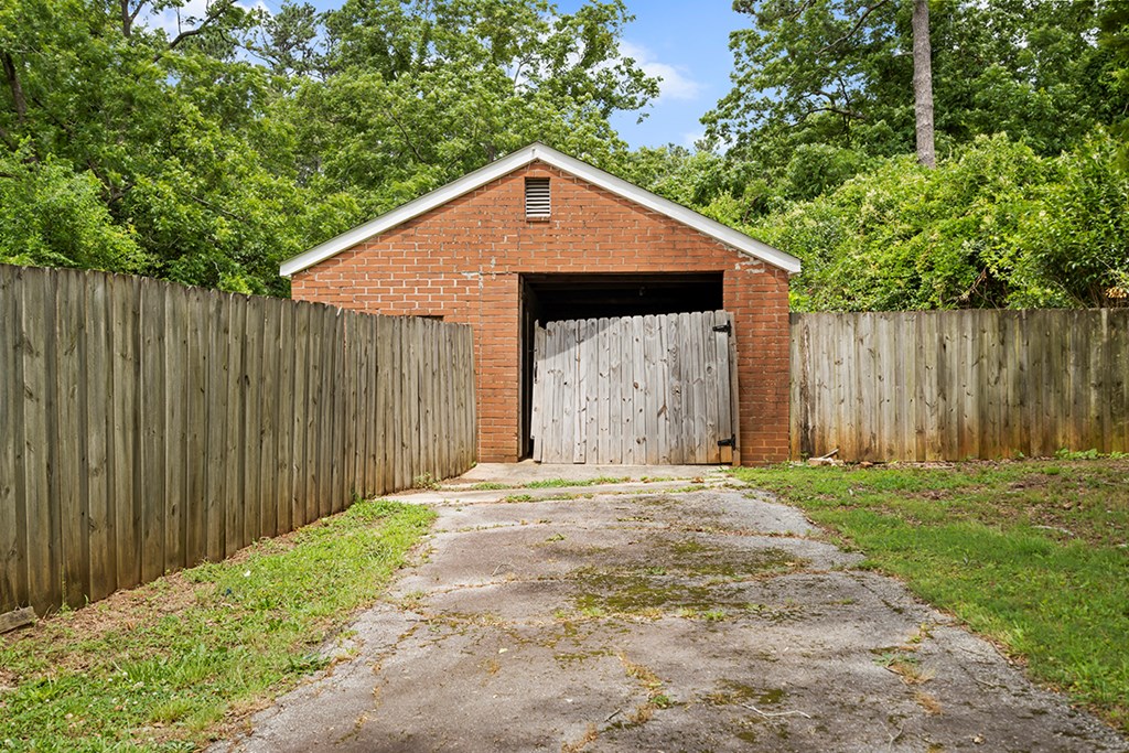 310 Sample Road Greenwood, SC 29649 - Photo 11 of 13 Gallery Image 11