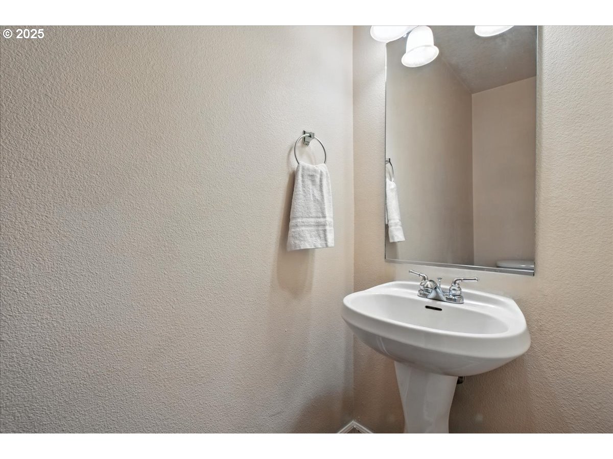 5927 Northeast 34th Street Vancouver, WA 98661 - Photo 15 of 29 a bathroom with a sink and a mirror