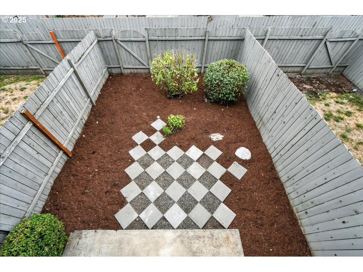 5927 Northeast 34th Street Vancouver, WA 98661 - Photo 16 of 29 a view of a backyard