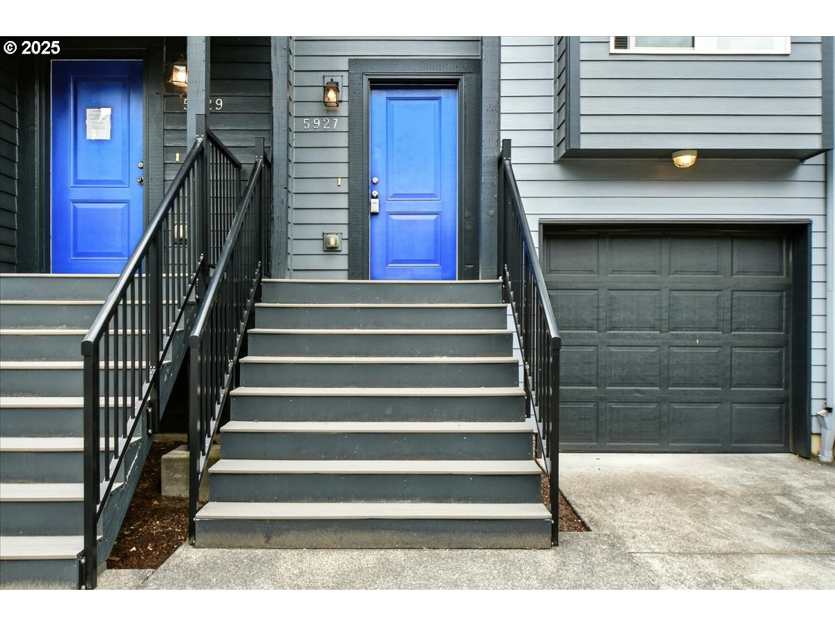 5927 Northeast 34th Street Vancouver, WA 98661 - Photo 2 of 29 a view of entryway