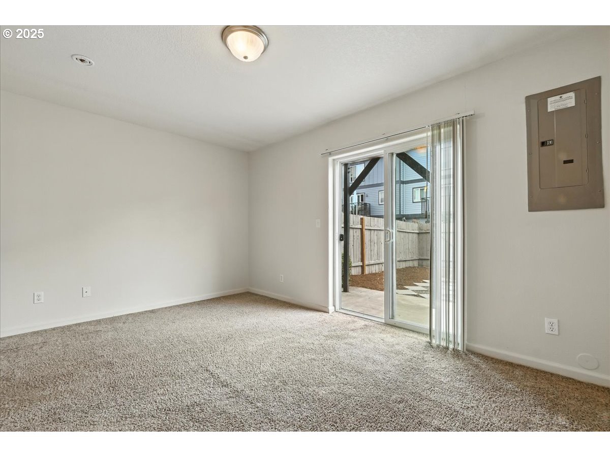 5927 Northeast 34th Street Vancouver, WA 98661 - Photo 24 of 29 an empty room with windows and closet