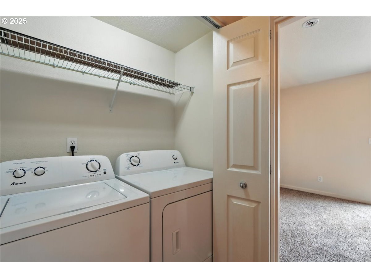 5927 Northeast 34th Street Vancouver, WA 98661 - Photo 26 of 29 a utility room with dryer and washer