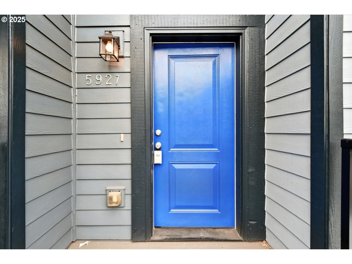 5927 Northeast 34th Street Vancouver, WA 98661 - Photo 3 of 29 a view of door