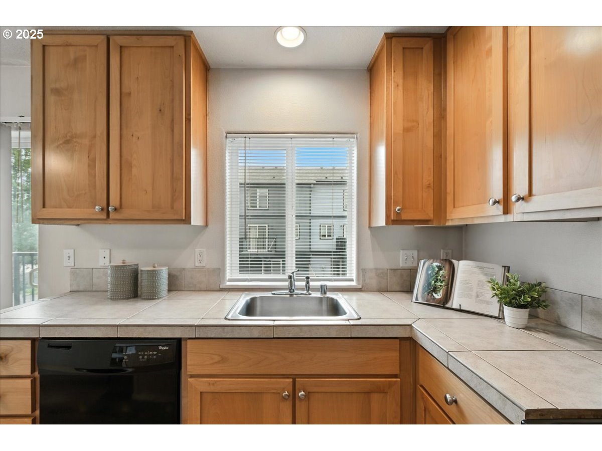 5927 Northeast 34th Street Vancouver, WA 98661 - Photo 8 of 29 a kitchen with stainless steel appliances granite countertop a sink a refrigerator and cabinets