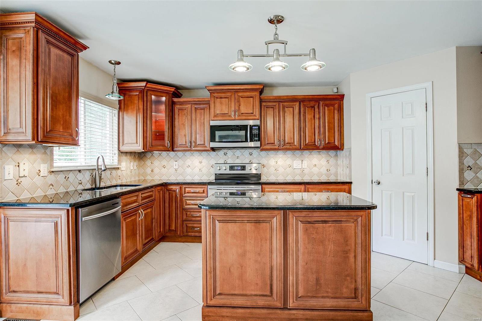 1513 Berry Leaf Court Ballwin, MO 63021 - Photo 9 of 57 Gallery Image 9
