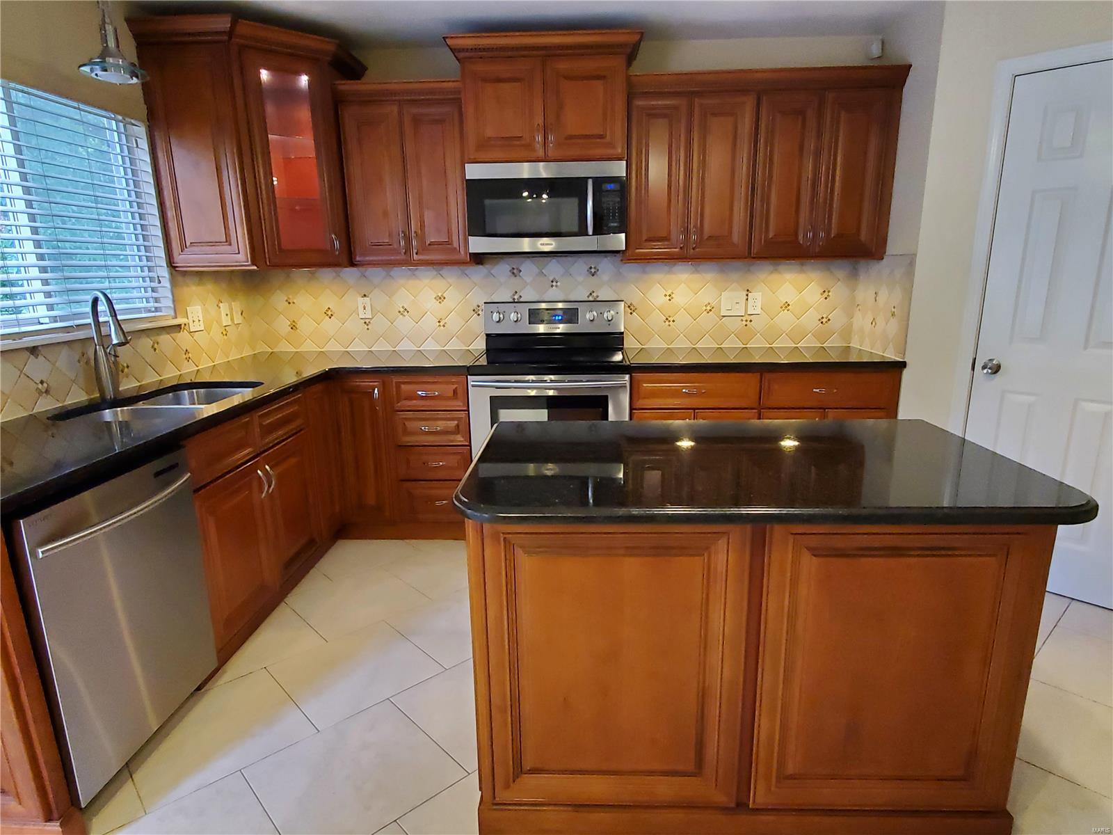 1513 Berry Leaf Court Ballwin, MO 63021 - Photo 10 of 57 Gallery Image 10