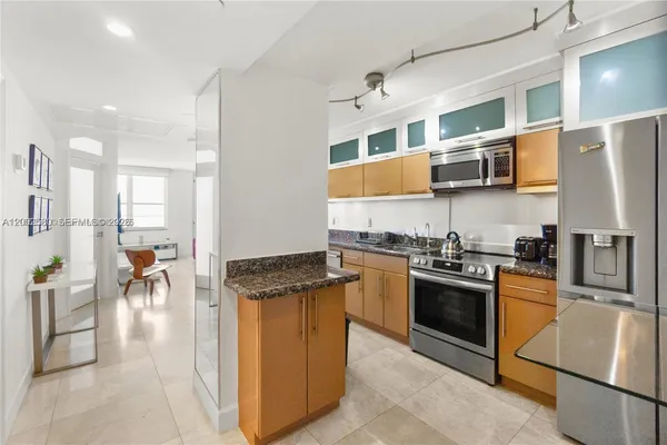 $3,000 | 100 Lincoln Road, Unit 1046, Miami Beach, FL 33139