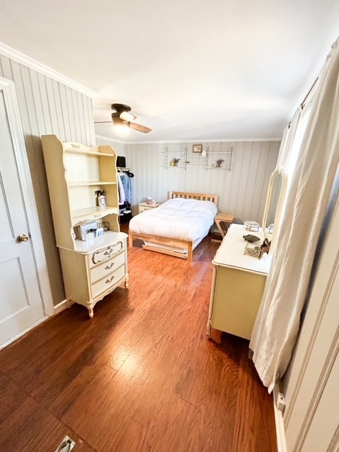 203 Glenhaven Road Paris, TN 38242 - Photo 17 of 42 a bedroom with furniture and a wooden floor