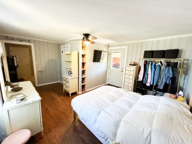 203 Glenhaven Road Paris, TN 38242 - Photo 19 of 42 a bedroom with a bed and a mirror