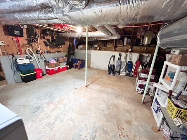 203 Glenhaven Road Paris, TN 38242 - Photo 26 of 42 a view of a garage with rack