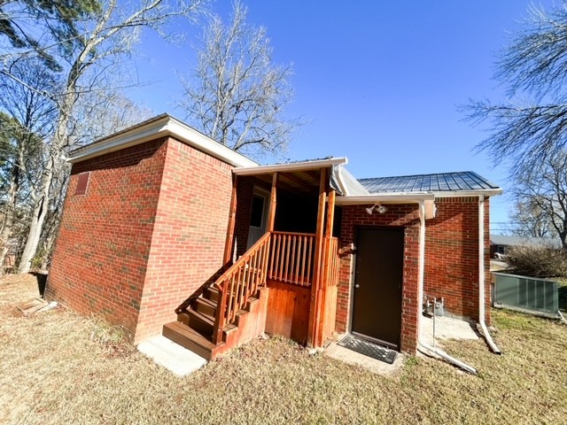 203 Glenhaven Road Paris, TN 38242 - Photo 29 of 42 a view of outdoor space and deck