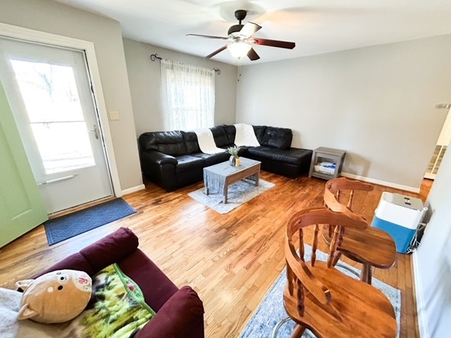 203 Glenhaven Road Paris, TN 38242 - Photo 3 of 42 a living room with furniture and a window