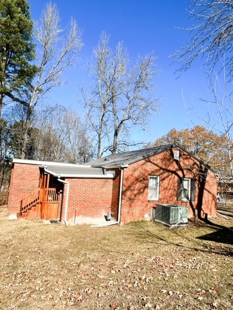 203 Glenhaven Road Paris, TN 38242 - Photo 34 of 42 a view of a yard in front of a house