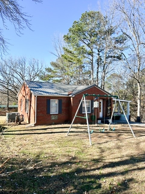 203 Glenhaven Road Paris, TN 38242 - Photo 39 of 42 a view of a house with backyard