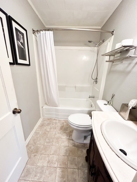 203 Glenhaven Road Paris, TN 38242 - Photo 10 of 42 a bathroom with a sink a toilet and shower