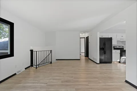 $359,999 | 7409 74th Avenue North, Brooklyn Park, MN 55428