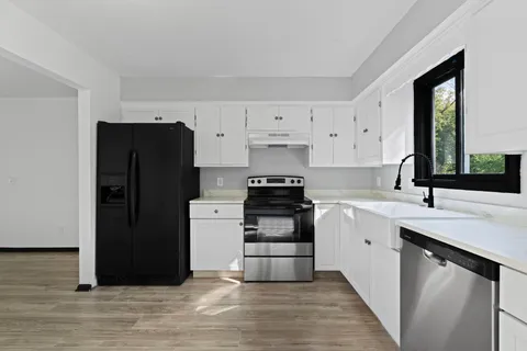 $359,999 | 7409 74th Avenue North, Brooklyn Park, MN 55428