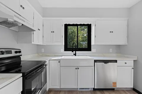 $359,999 | 7409 74th Avenue North, Brooklyn Park, MN 55428