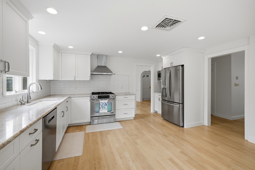 181 Rutledge Road Belmont, MA 02478 - Photo 3 of 40