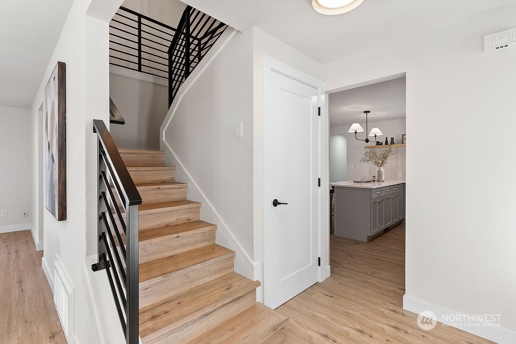 1335 East Maple Street Kent, WA 98030 - Photo 5 of 36 Gallery Image 5