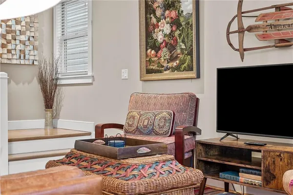 $4,900 | 706 Ivy Street, Unit 2, Pittsburgh, PA 15232