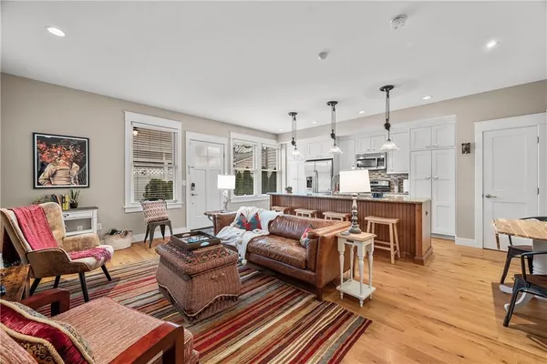 $4,900 | 706 Ivy Street, Unit 2, Pittsburgh, PA 15232