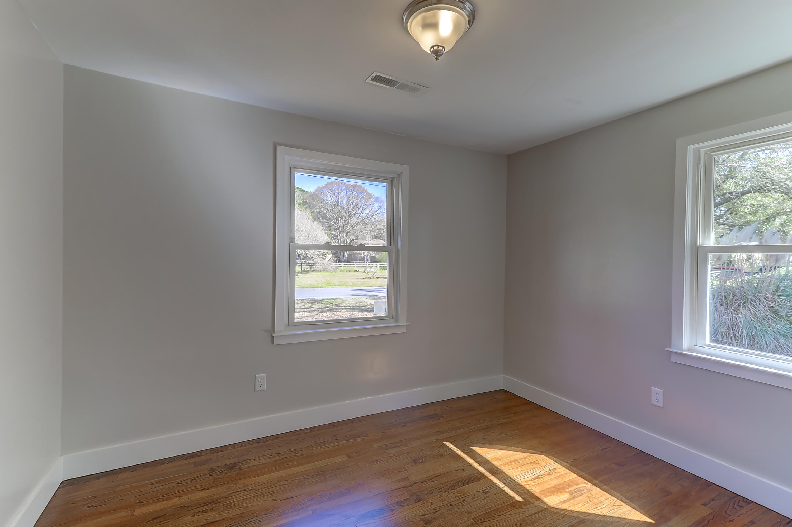 725 Windward Road Charleston, SC 29412 - Photo 22 of 33 Guest Bedroom