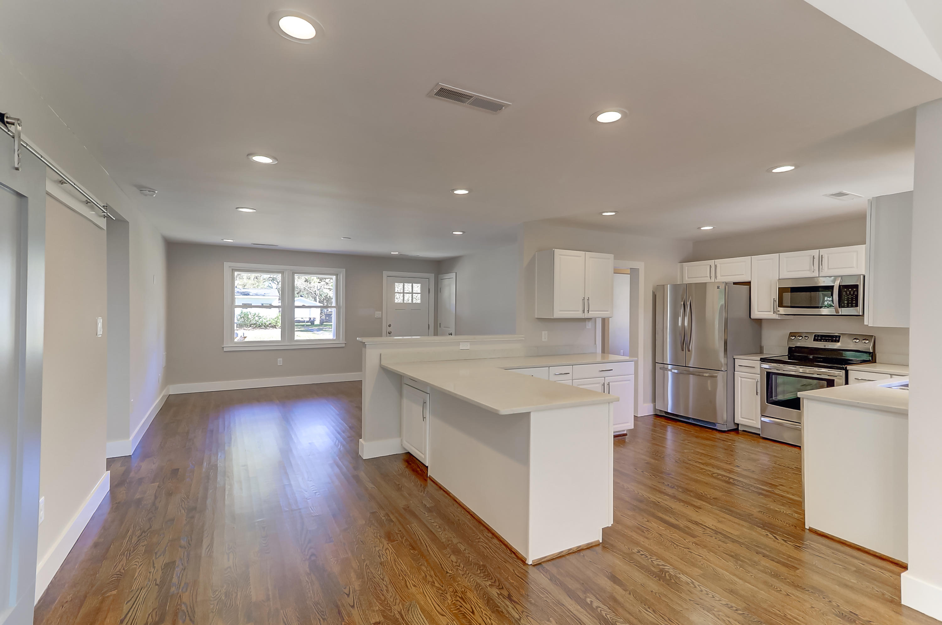 725 Windward Road Charleston, SC 29412 - Photo 5 of 33 Kitchen & Living Room