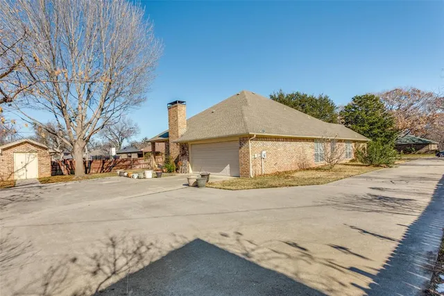 $365,000 | 345 Huggins Drive, Springtown, TX 76082