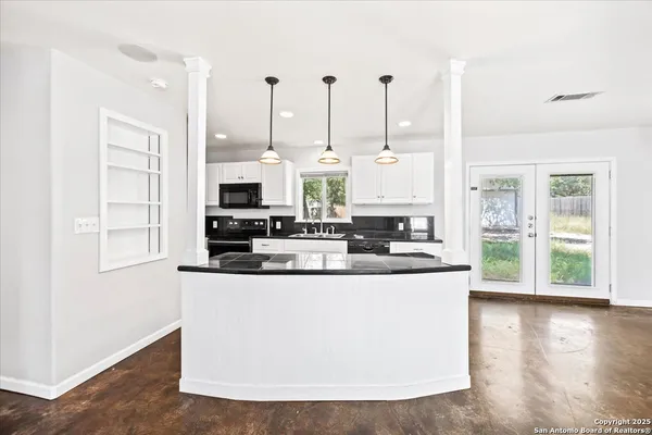 $1,325 | 560 Private Road 1515, Bandera, TX 78003