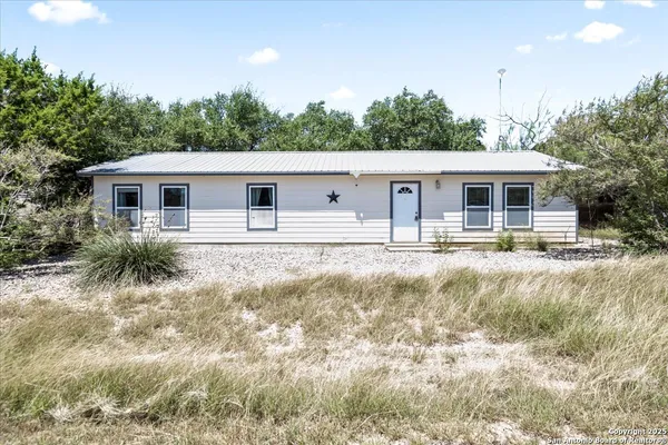 $1,325 | 560 Private Road 1515, Bandera, TX 78003