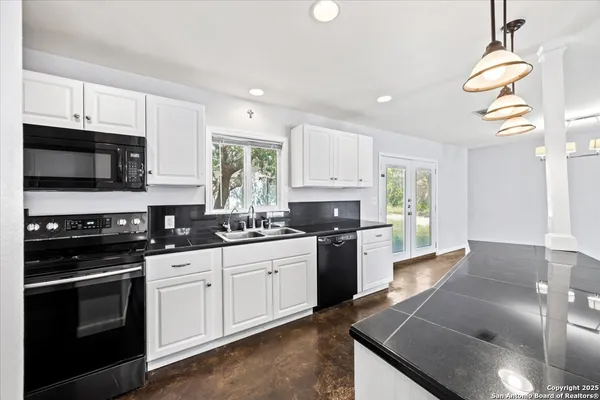 $1,325 | 560 Private Road 1515, Bandera, TX 78003