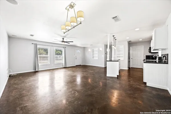 $1,325 | 560 Private Road 1515, Bandera, TX 78003