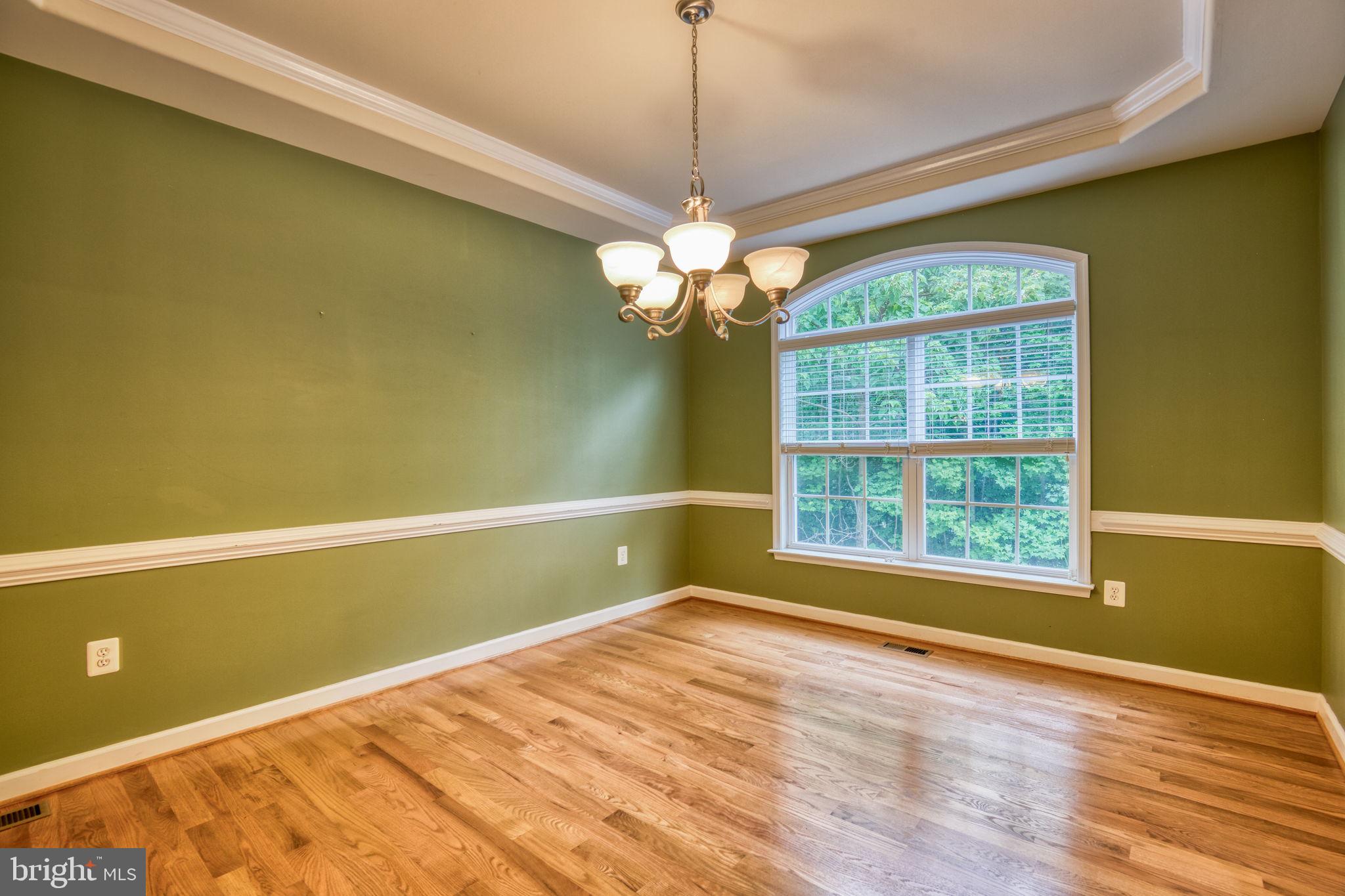 68 MacGregor Ridge Road Stafford, VA 22554 - Photo 9 of 42 Formal Dining Rm with Chair Rails & Trey Ceiliing