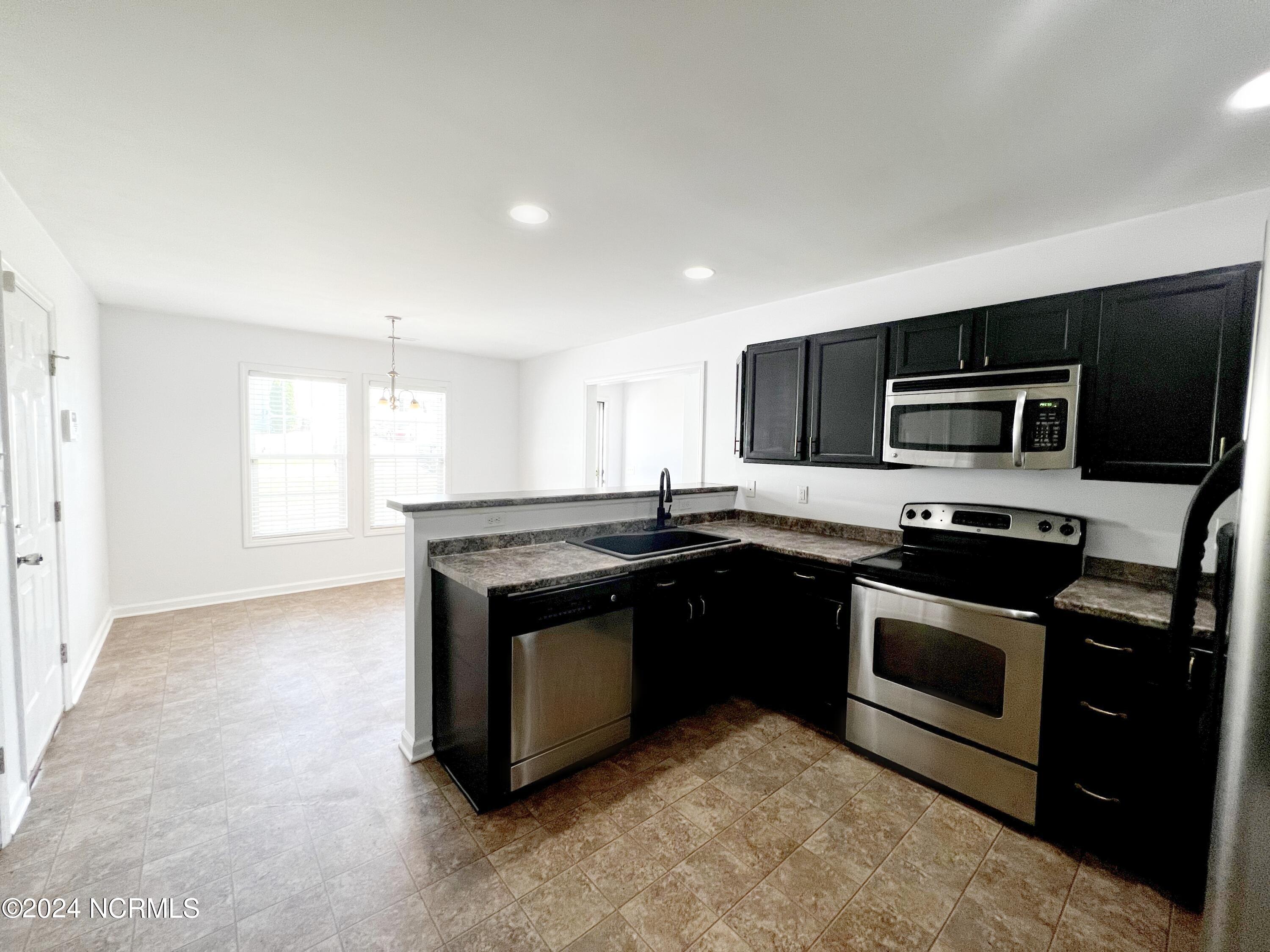 504 Southwest Ridge Drive Richlands, NC 28574 - Photo 8 of 30 kitchen