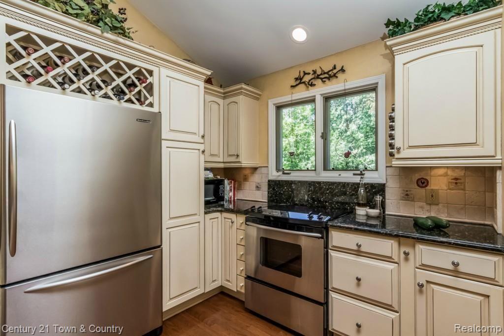 2950 Allen Road Ortonville, MI 48462 - Photo 11 of 72 Kitchen