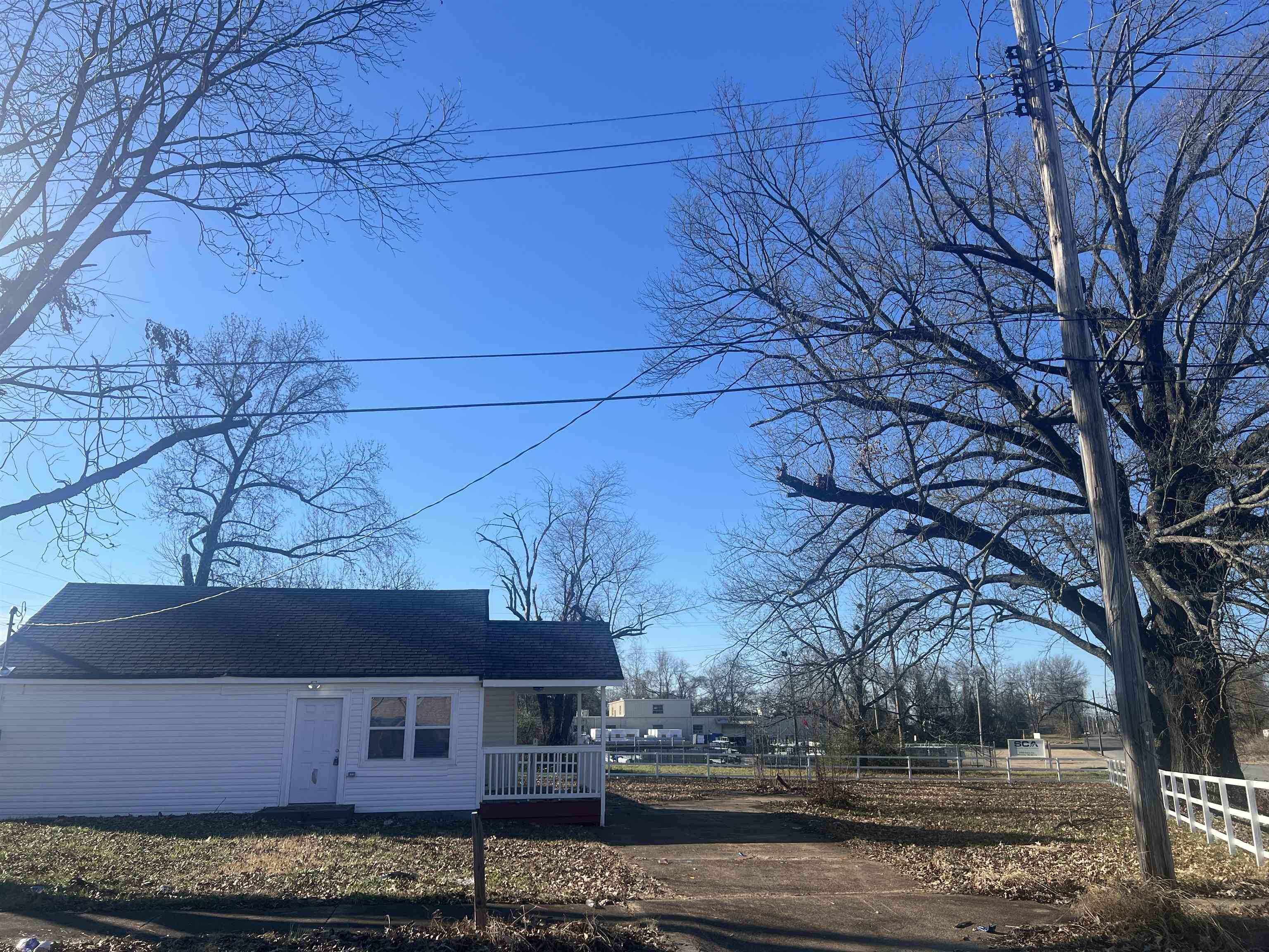 2015 Charjean Road Memphis, TN 38114 - Photo 4 of 4 a front view of a house with trees