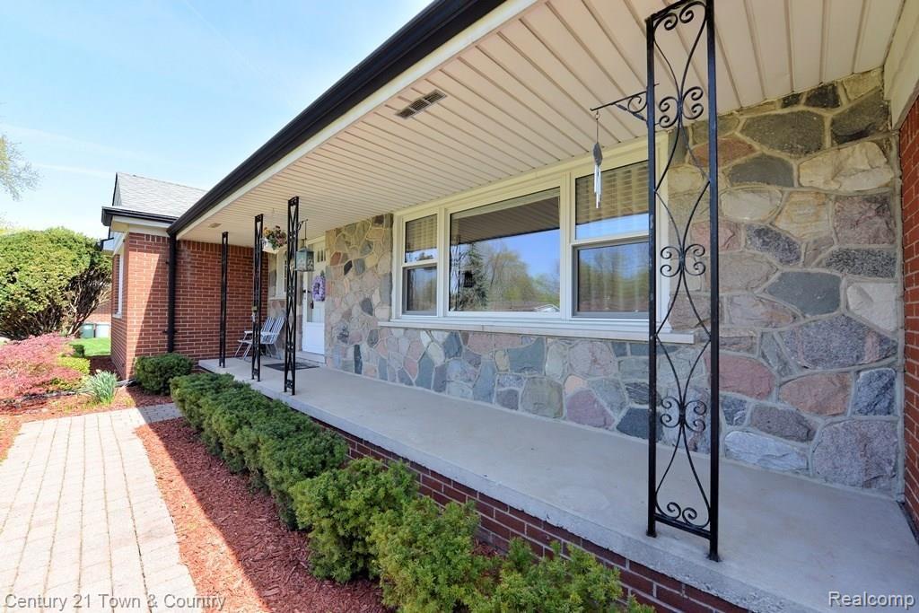 27944 Brandywine Road Farmington, MI 48334 - Photo 46 of 49 Covered Porch 1 best.jpg