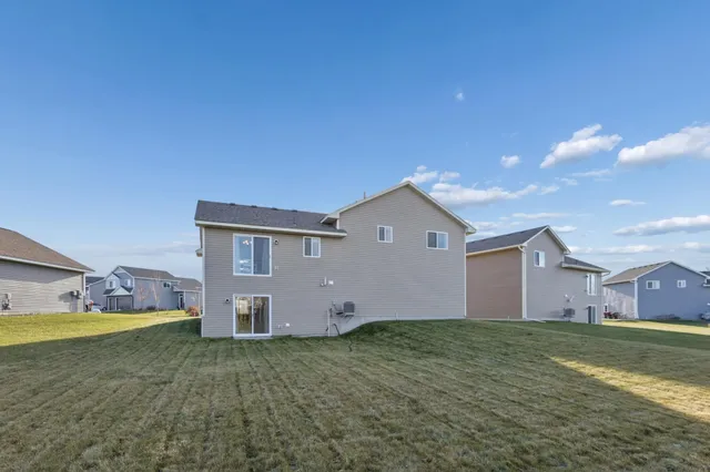 $319,900 | 413 Terning Way, Howard Lake, MN 55349