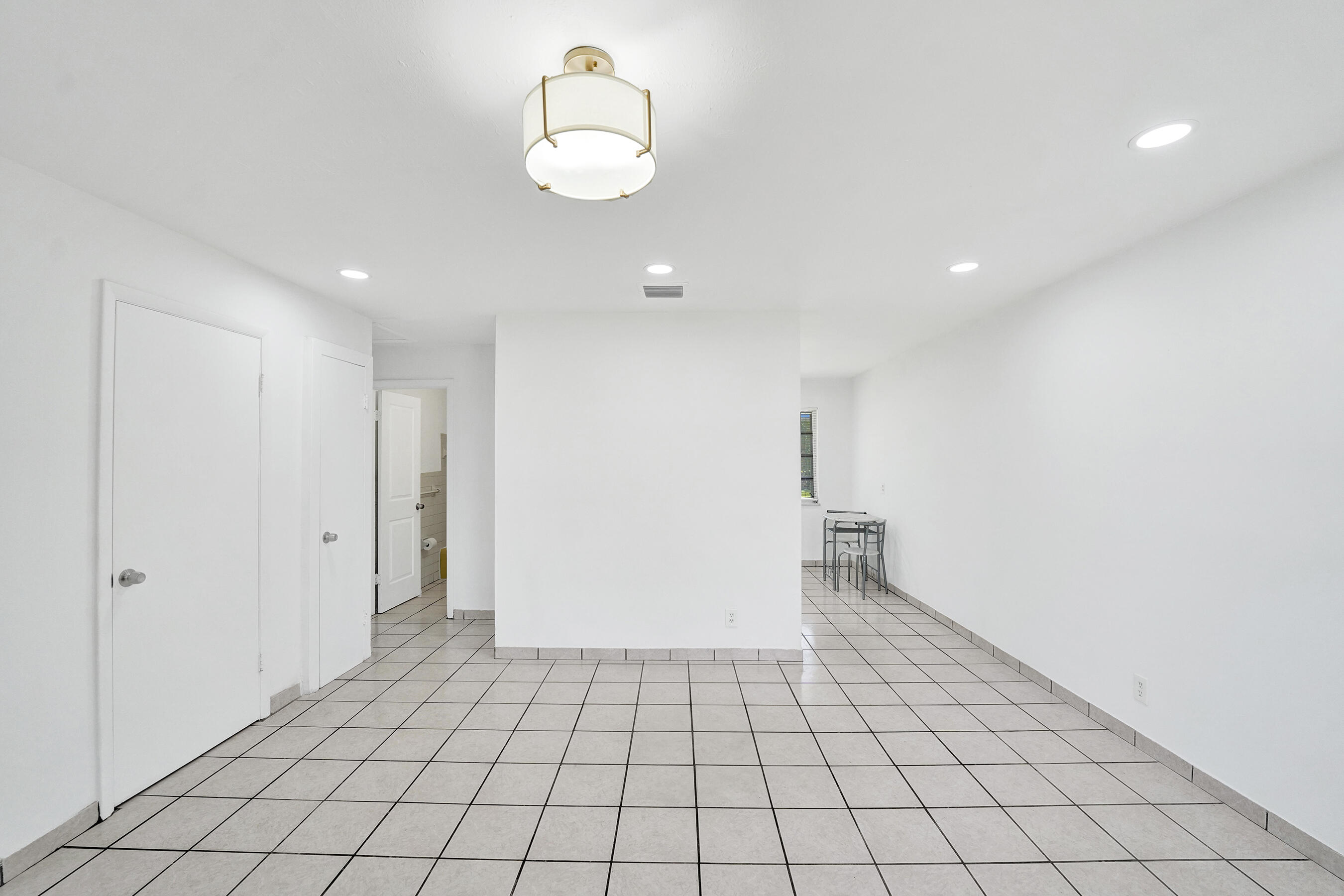5830 Garfield Street Hollywood, FL 33021 - Photo 4 of 54 Unit 1 Social Area