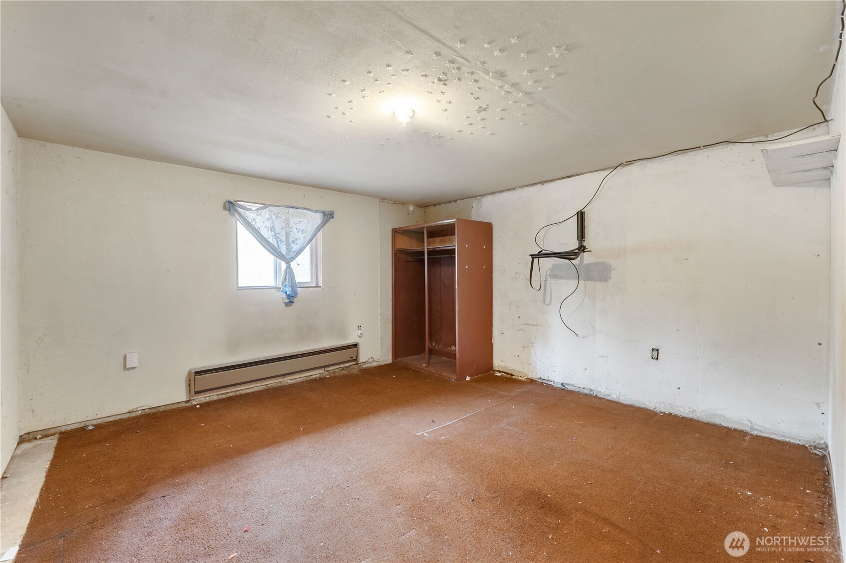 29621 Webster Road East Graham, WA 98338 - Photo 22 of 35 an empty room with windows