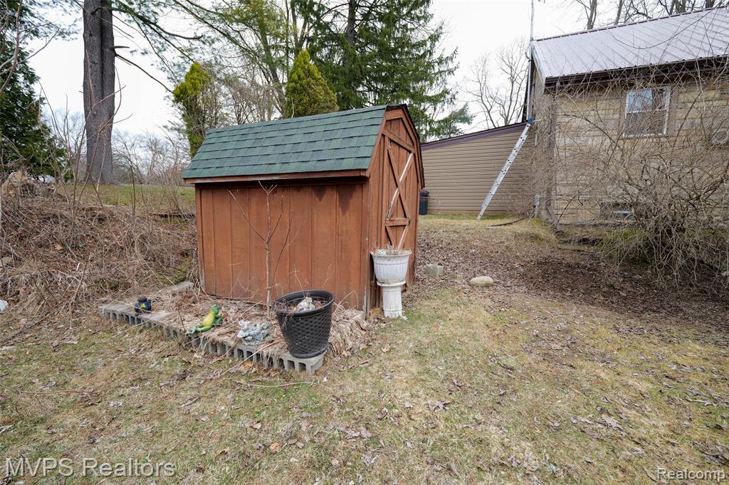 1721 Moffat Road Leonard, MI 48367 - Photo 20 of 38