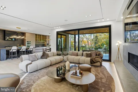 $3,388,888 | 9408 Old Courthouse Road, Vienna, VA 22182