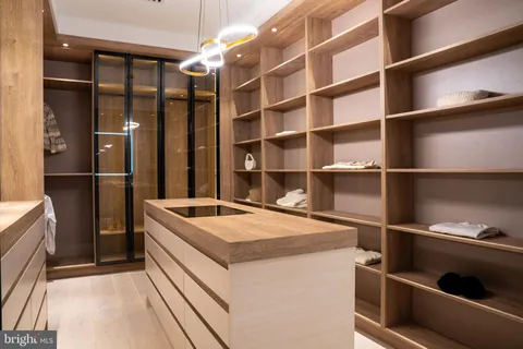 a view of yard with green space