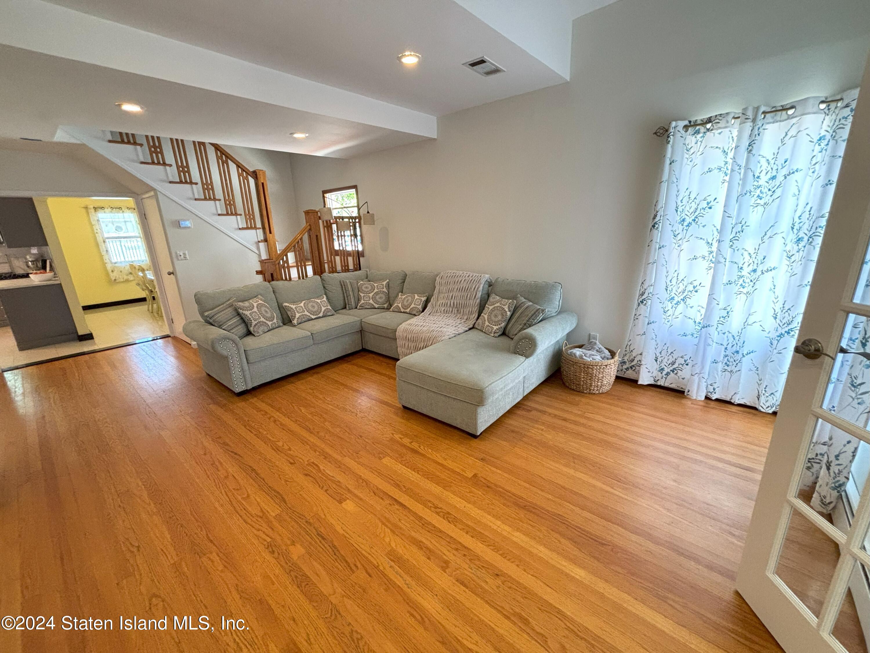 710 Annadale Road Staten Island, NY 10312 - Photo 11 of 46 IMG_4035