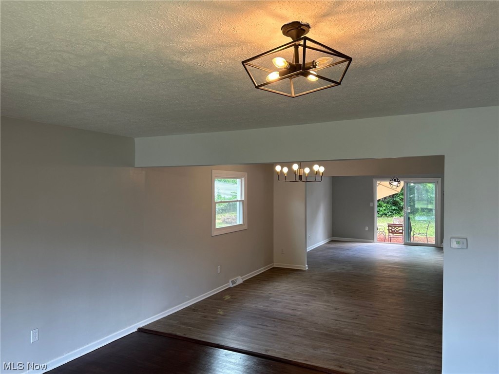 3007 Ripley Road Cleveland, OH 44120 - Photo 5 of 33
