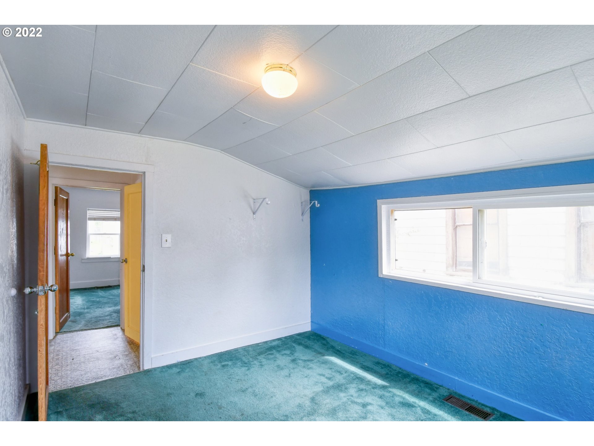 211 West Arch Street Union, OR 97883 - Photo 12 of 32 a view interior of a house and an entryway