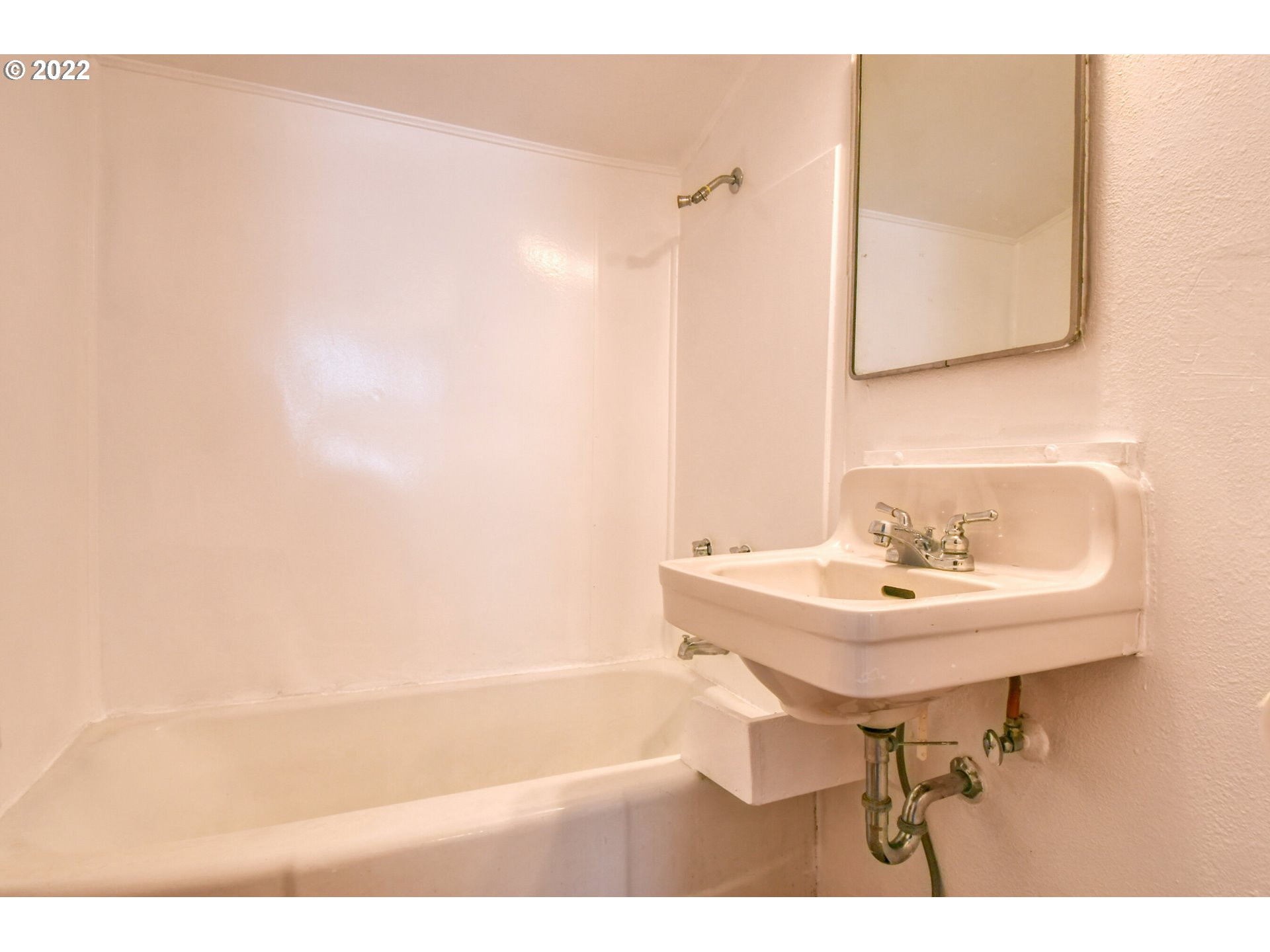 211 West Arch Street Union, OR 97883 - Photo 13 of 32 a bathroom with a sink a mirror and a bathtub